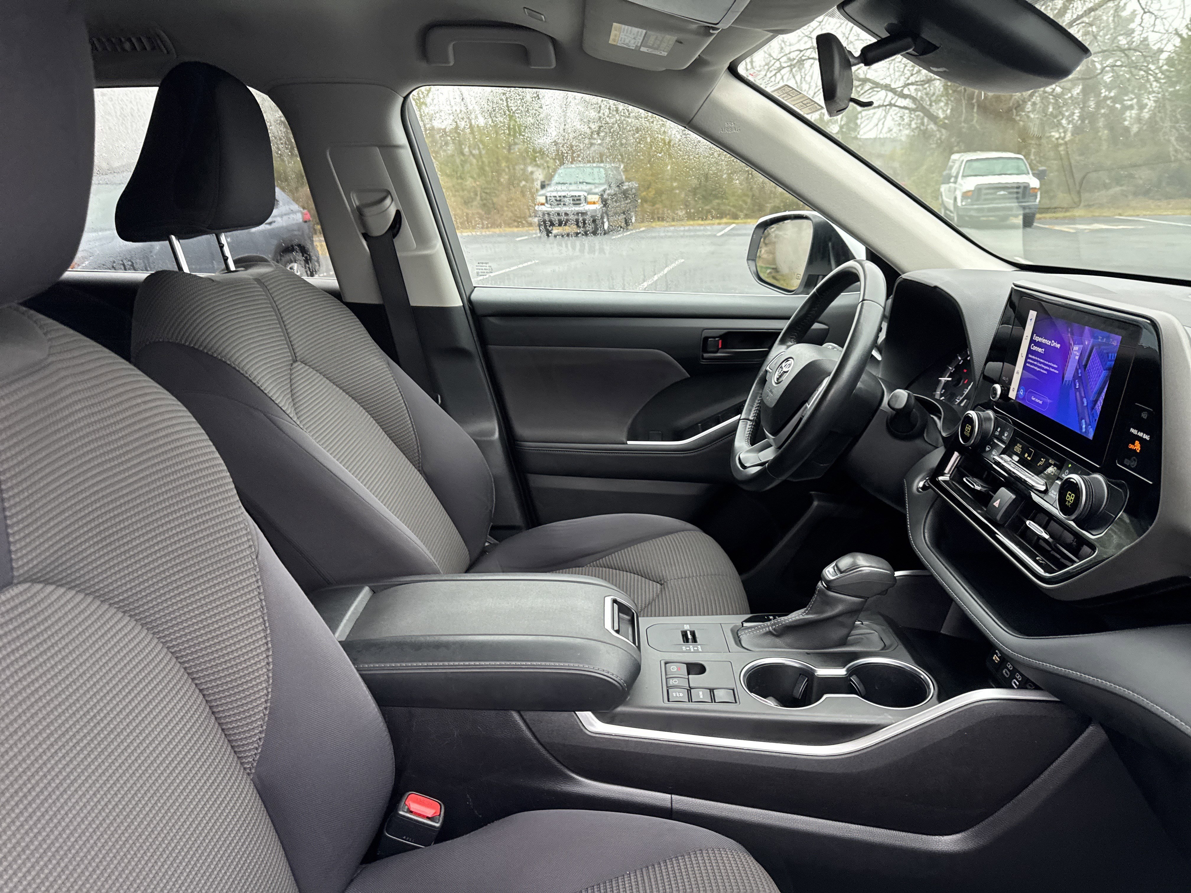 Used 2023 Toyota Highlander LE image 34