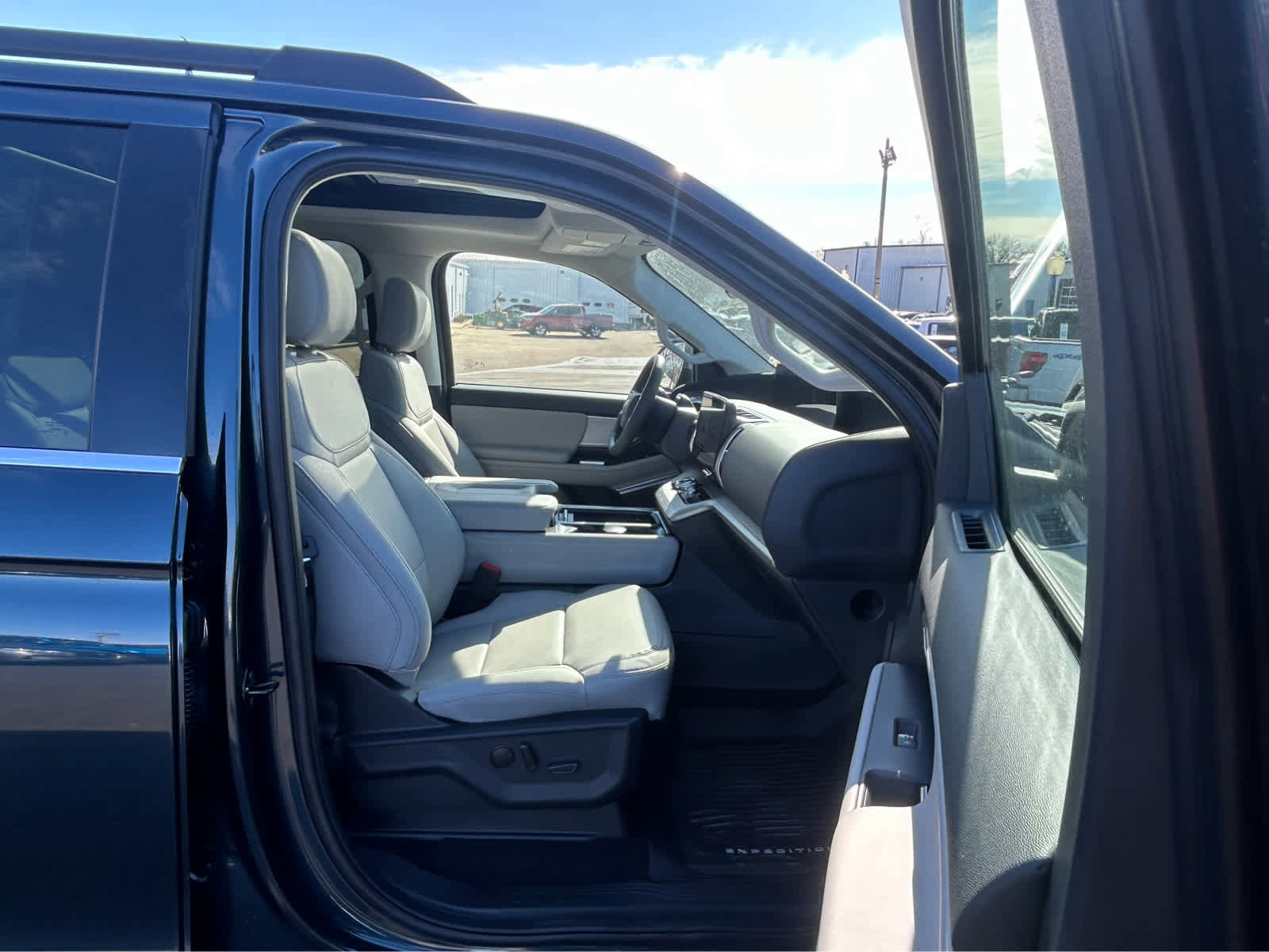 New 2026 Ford Expedition Active image 20