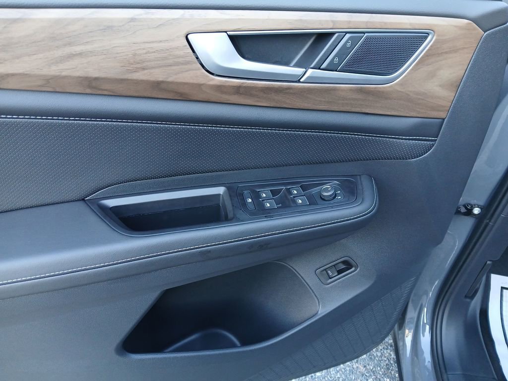 New 2025 Volkswagen Atlas SE image 11