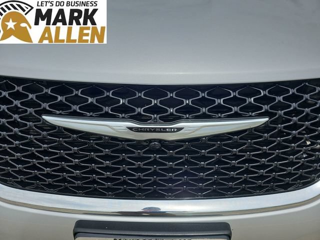 Used 2024 Chrysler Pacifica Touring-L FWD image 31