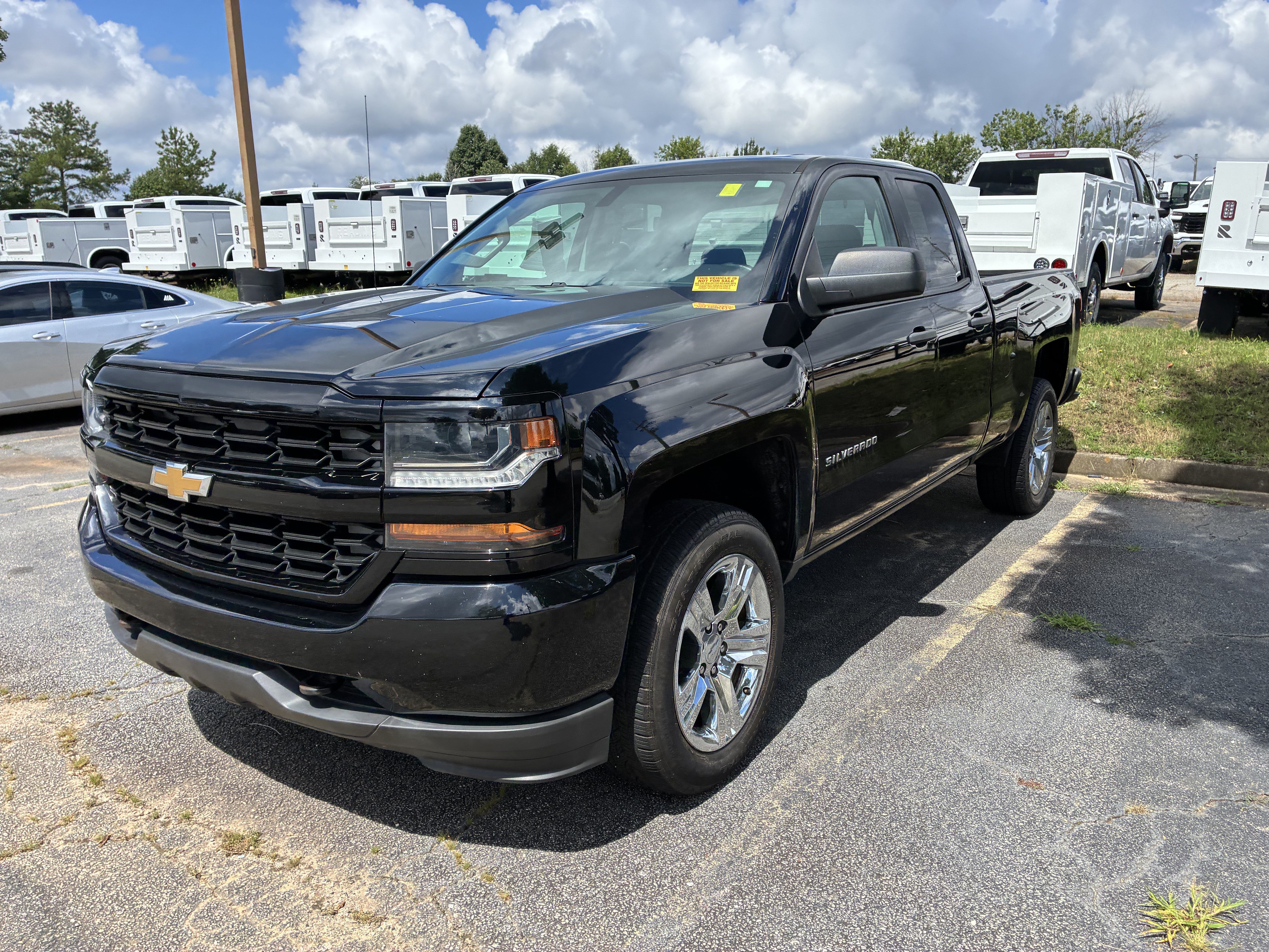 Used 2016 Chevrolet Silverado 1500 Custom w/ Custom Convenience Package RWD image 3