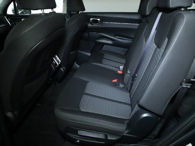 Used 2022 Kia Sorento LX AWD/4WD image 14
