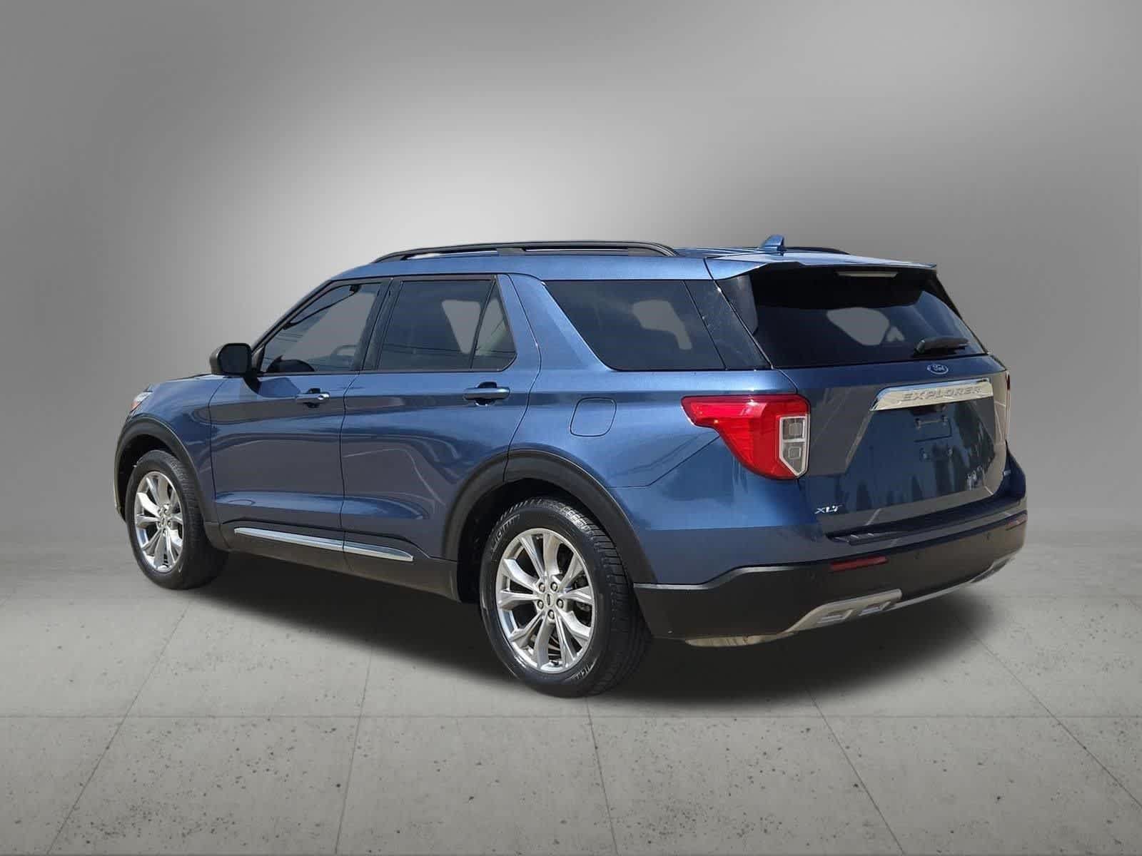 Used 2020 Ford Explorer XLT w/ Equipment Group 202A RWD image 4