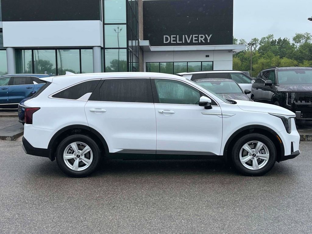 Used 2025 Kia Sorento LX FWD image 24