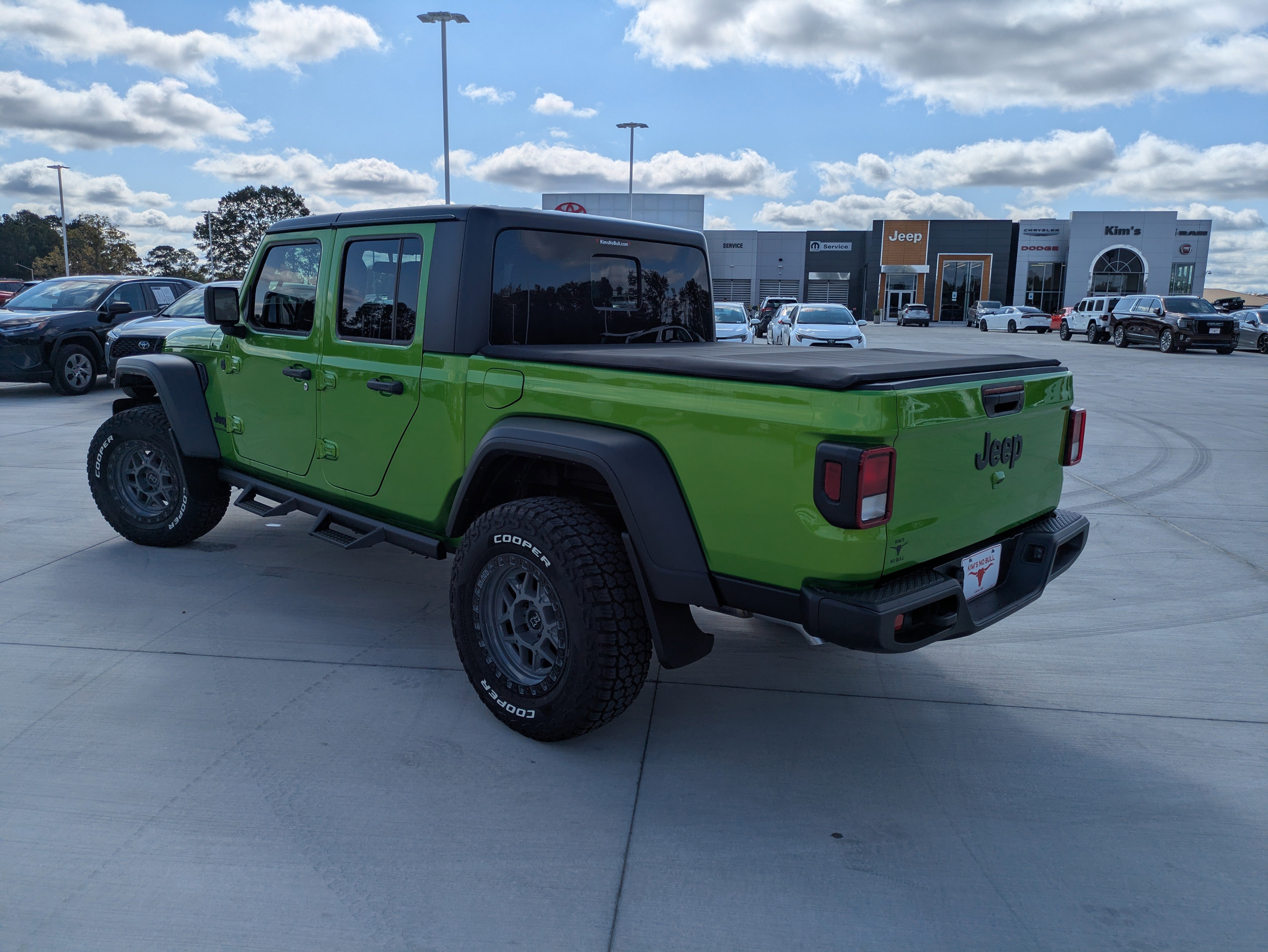 New 2025 Jeep Gladiator Sport image 5