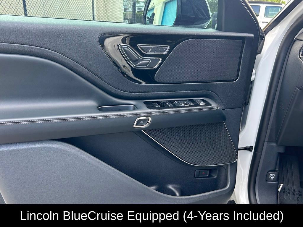 Used 2026 Lincoln Aviator 2WD w/ Jet Appearance Package image 15