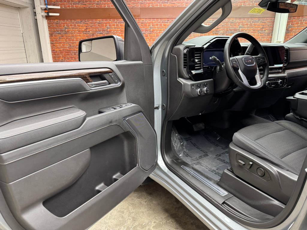 Used 2024 GMC Sierra 1500 Elevation image 9