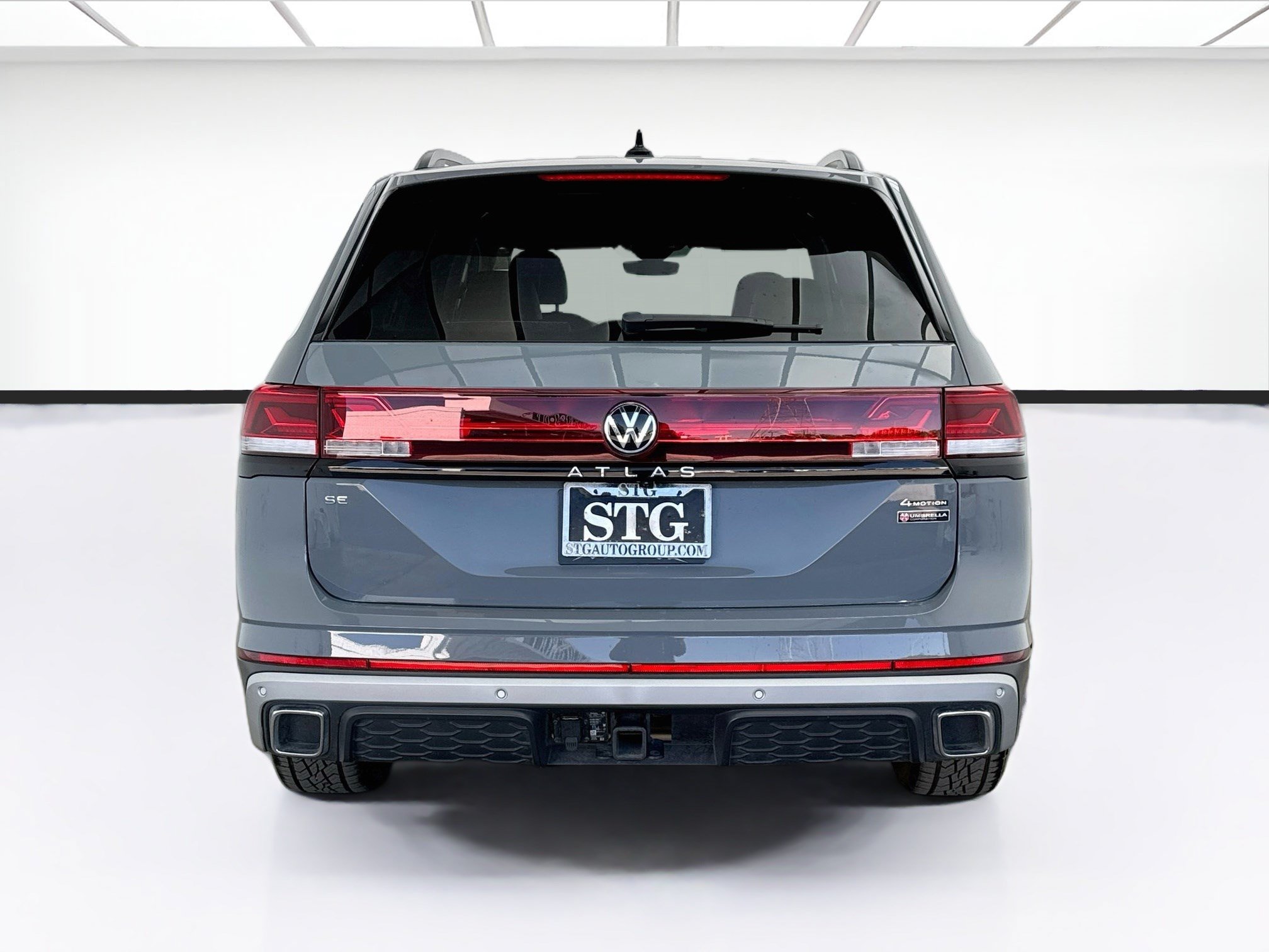 Used 2024 Volkswagen Atlas Peak Edition SE AWD/4WD image 5