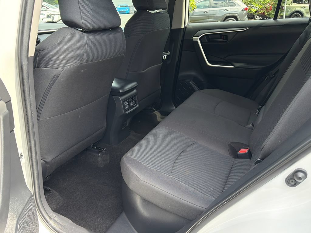 Used 2021 Toyota RAV4 LE AWD/4WD image 17