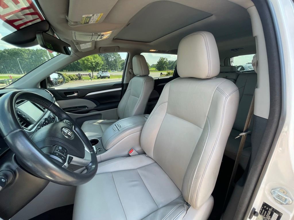Used 2017 Toyota Highlander XLE FWD image 43
