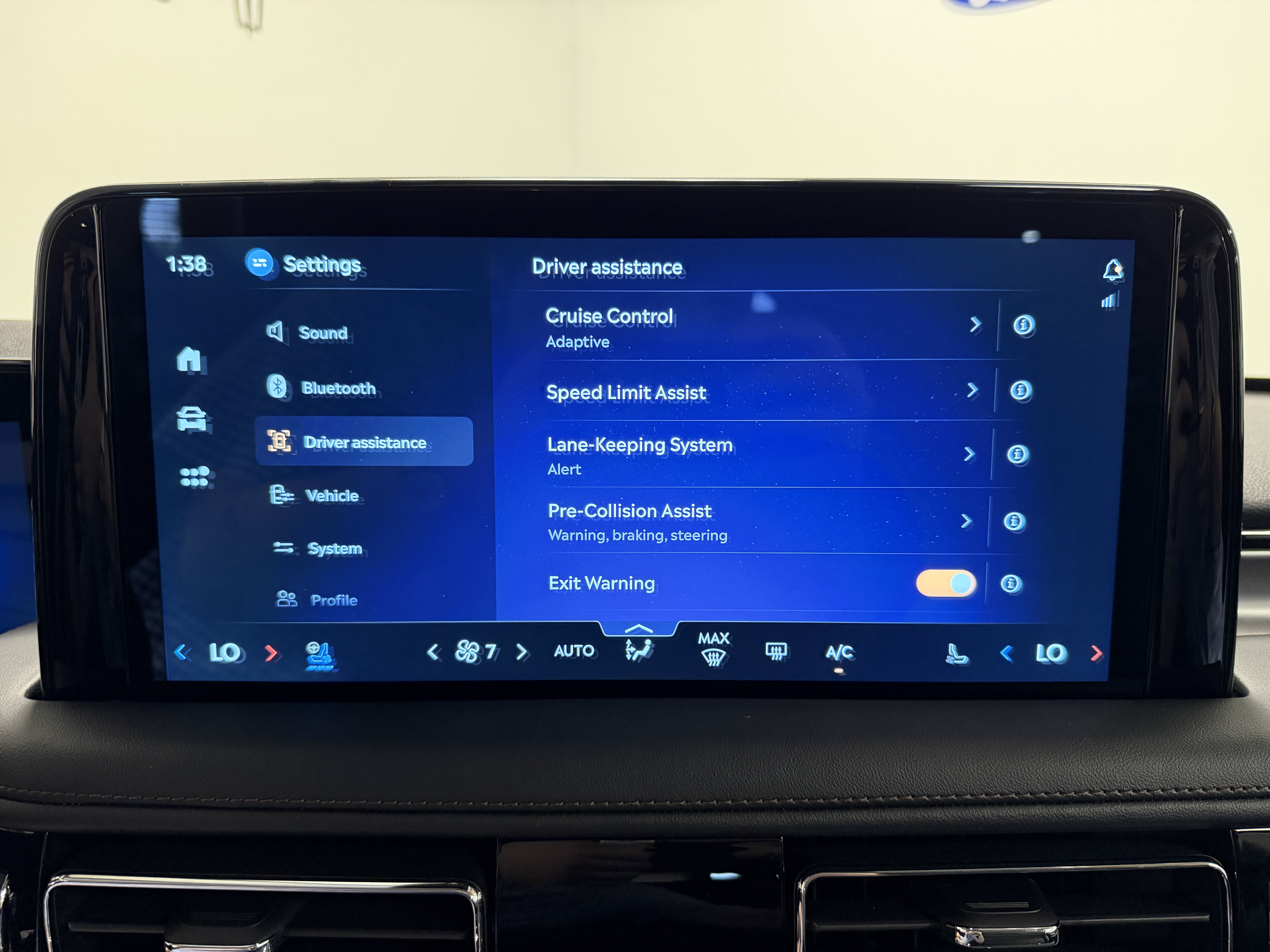 Used 2025 Lincoln Aviator AWD w/ Jet Appearance Package image 9