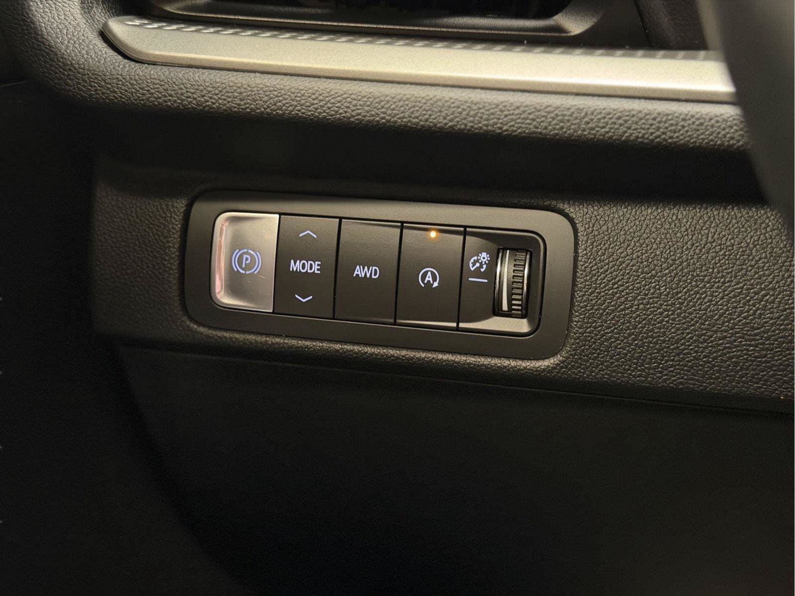 Used 2025 Chevrolet Traverse LT AWD/4WD image 36