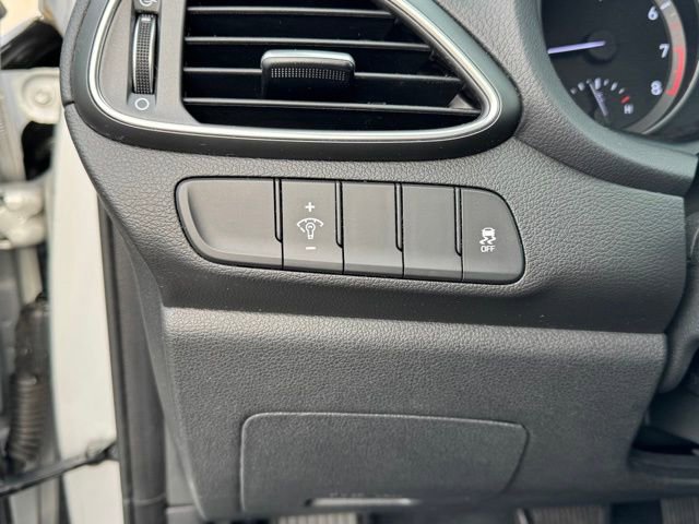 Used 2018 Hyundai Elantra GT image 28