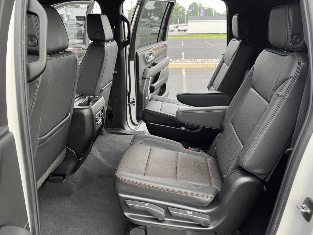 Used 2024 Chevrolet Suburban High Country image 23