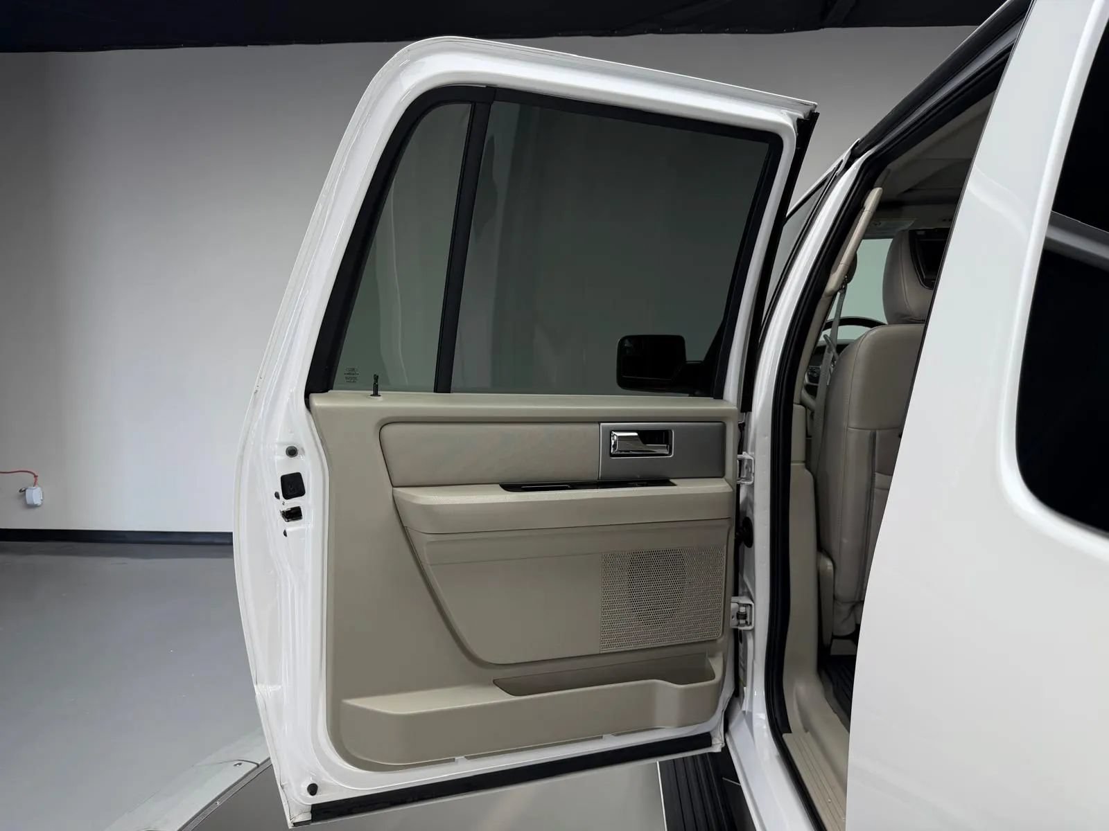 Used 2012 Ford Expedition EL Limited AWD/4WD image 19