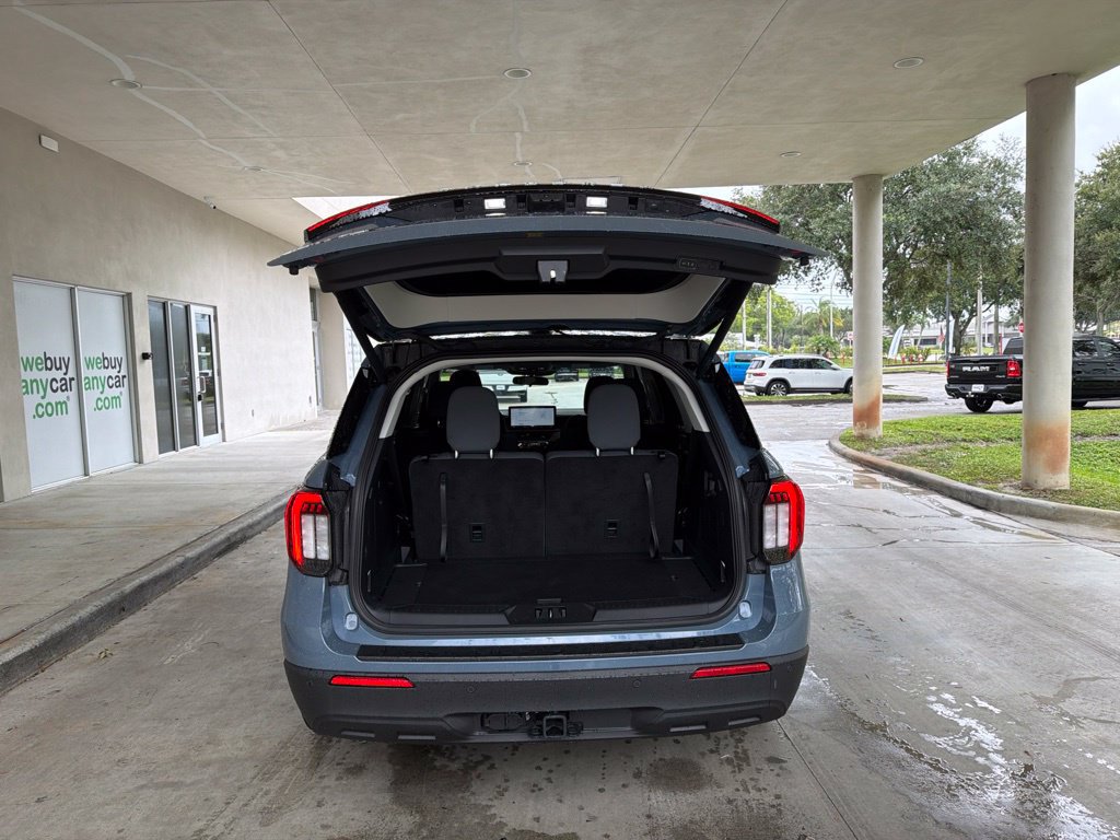 Used 2025 Ford Explorer Active RWD image 39