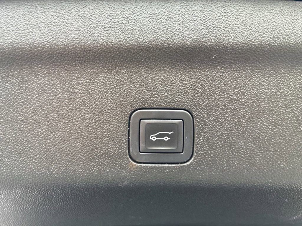 Used 2025 GMC Yukon Denali image 37