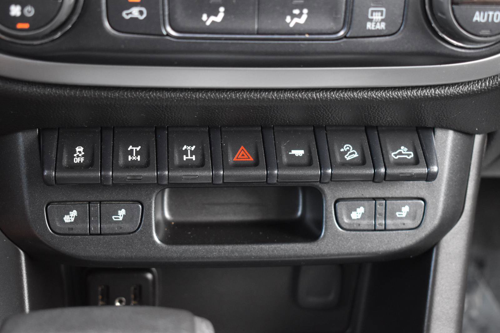 Used 2019 Chevrolet Colorado ZR2 w/ ZR2 Midnight Special Edition image 10