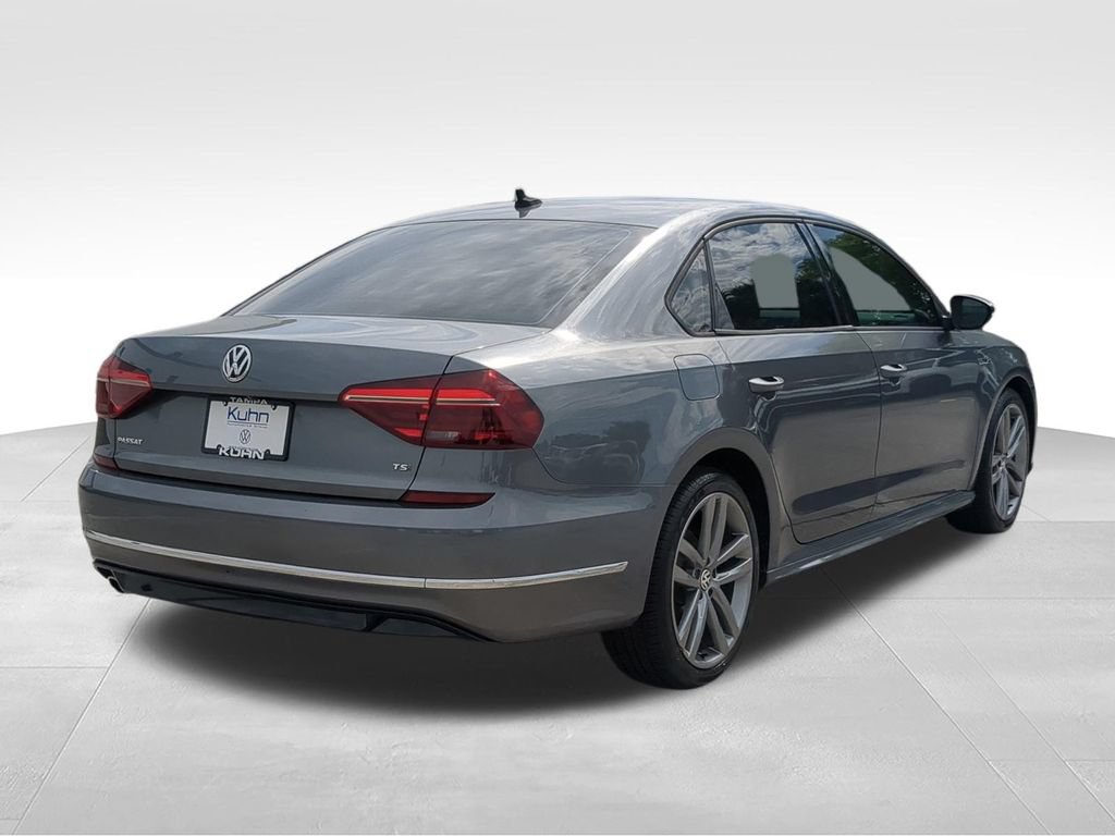 Used 2018 Volkswagen Passat 2.0T R-Line w/ R-Line Lighting Package FWD image 3