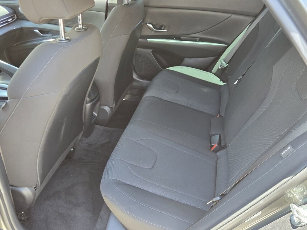 Used 2024 Hyundai Elantra SE FWD image 11