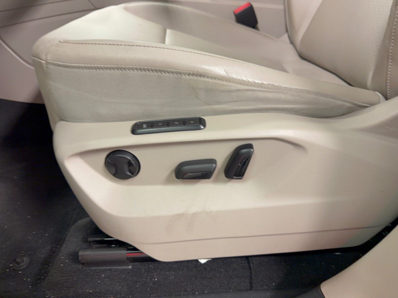 Used 2019 Volkswagen Atlas SEL FWD image 16