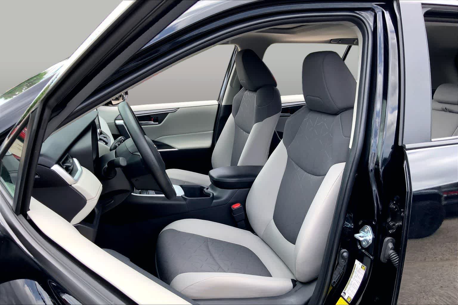 Used 2025 Toyota RAV4 XLE w/ Convenience Package FWD image 8