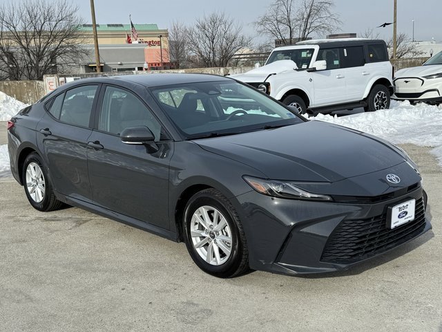 Used 2025 Toyota Camry LE image 5