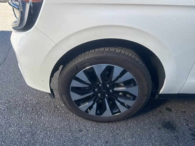 Used 2025 Ford Expedition Max Platinum w/ Driver's Package image 10