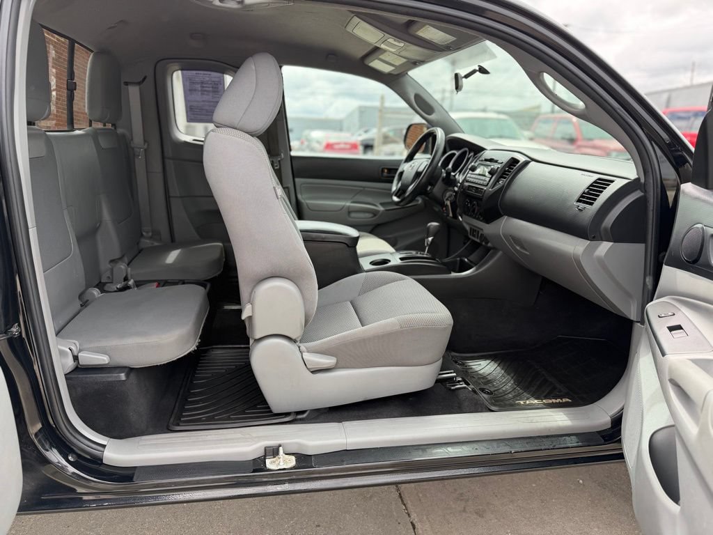 Used 2012 Toyota Tacoma 4x4 Access Cab w/ Convenience Pkg image 12