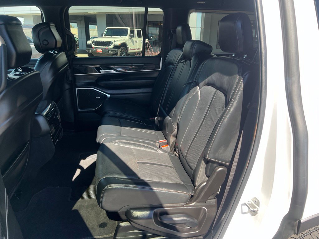 Used 2022 Jeep Wagoneer Series III AWD/4WD image 31