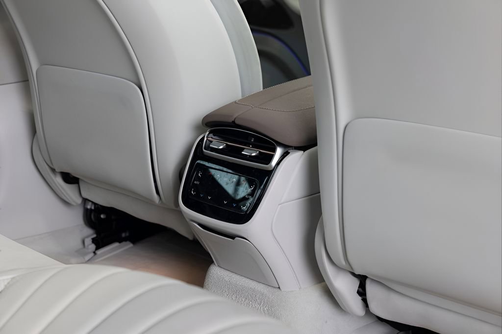 Used 2022 Mercedes-Benz EQS 580 4MATIC Sedan w/ Pinnacle Trim Package image 76