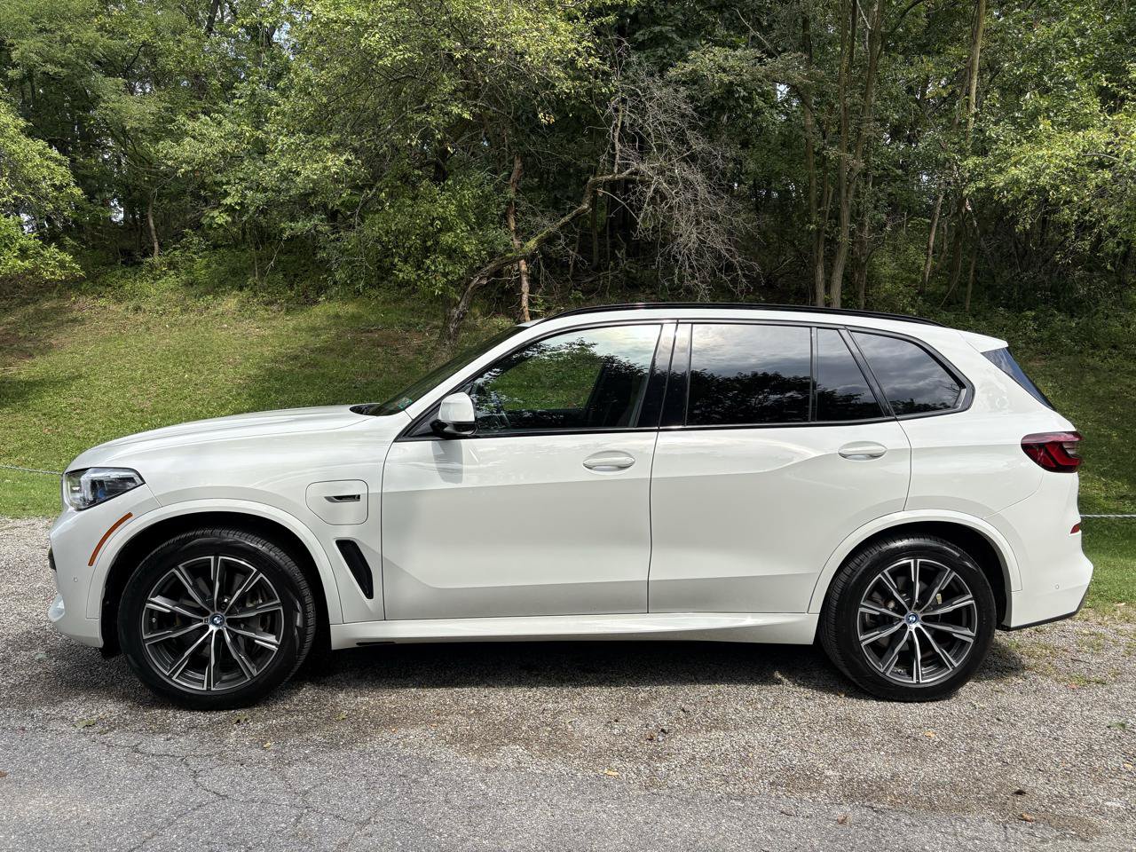 Used 2023 BMW X5 xDrive45e w/ Executive Package AWD/4WD image 5