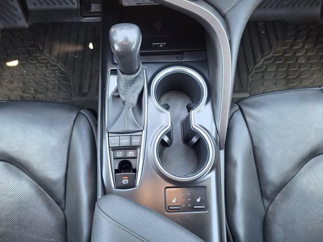 Used 2020 Toyota Camry XLE w/ Sunroof Package FWD image 20