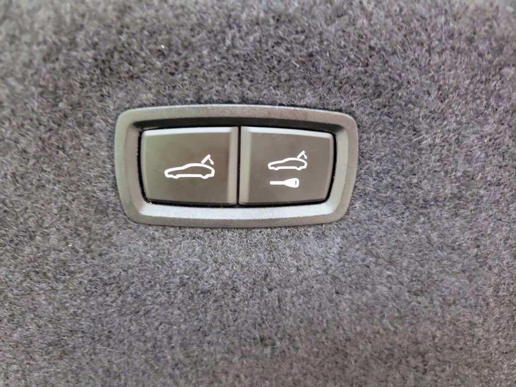 Used 2021 Porsche Taycan image 26