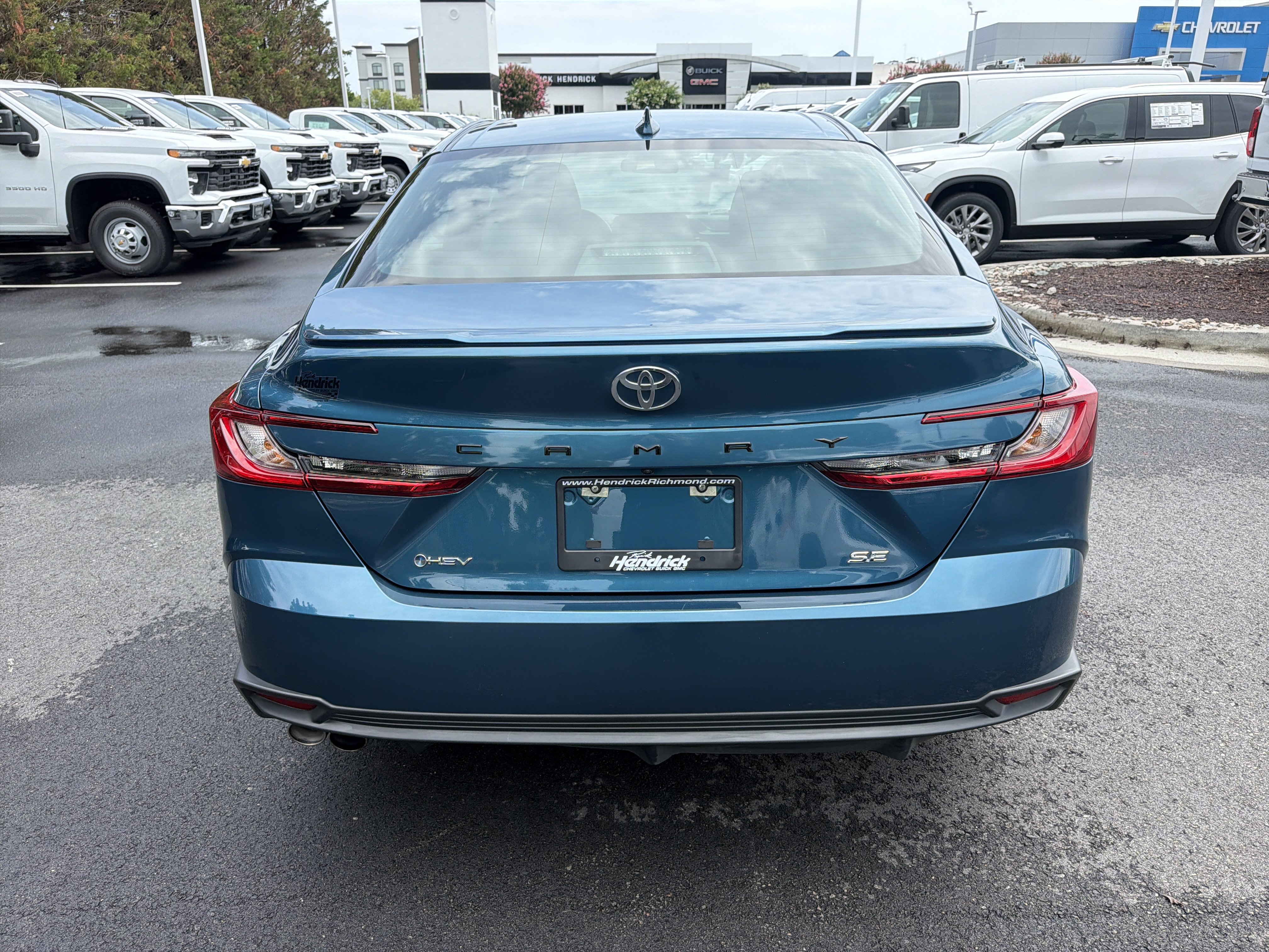 Used 2025 Toyota Camry SE FWD image 9