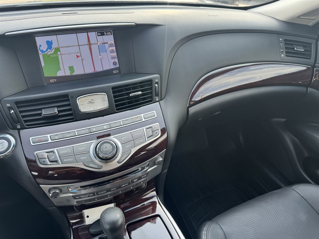 Used 2018 INFINITI Q70 Luxe image 21