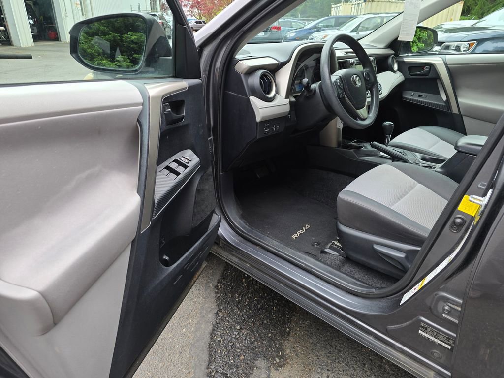 Used 2013 Toyota RAV4 LE AWD/4WD image 7
