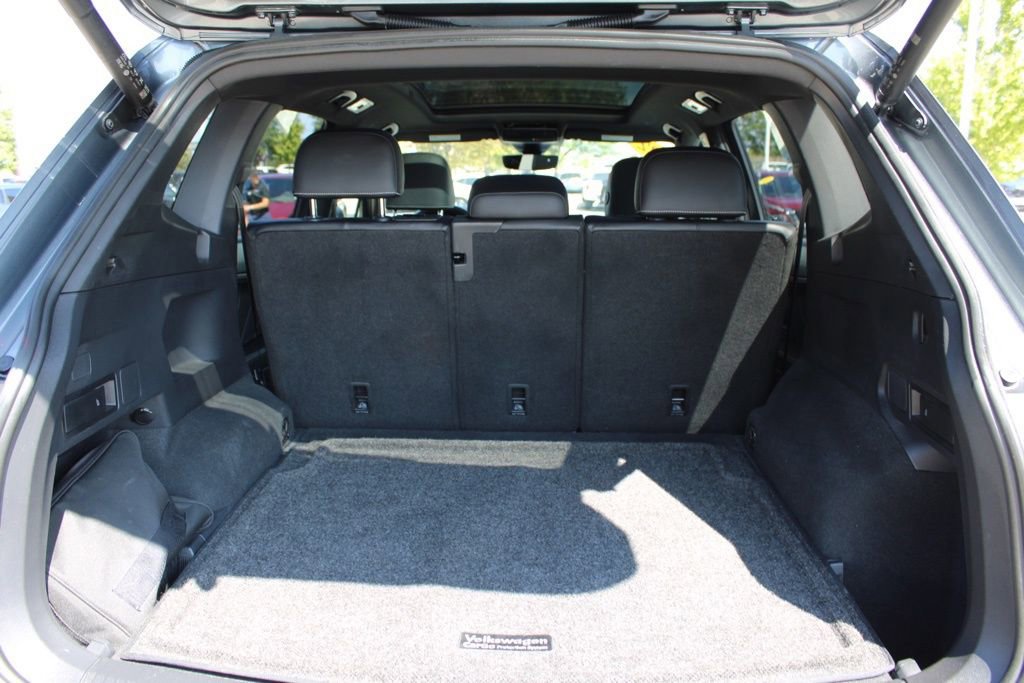 Used 2022 Volkswagen Tiguan SE R-Line image 11