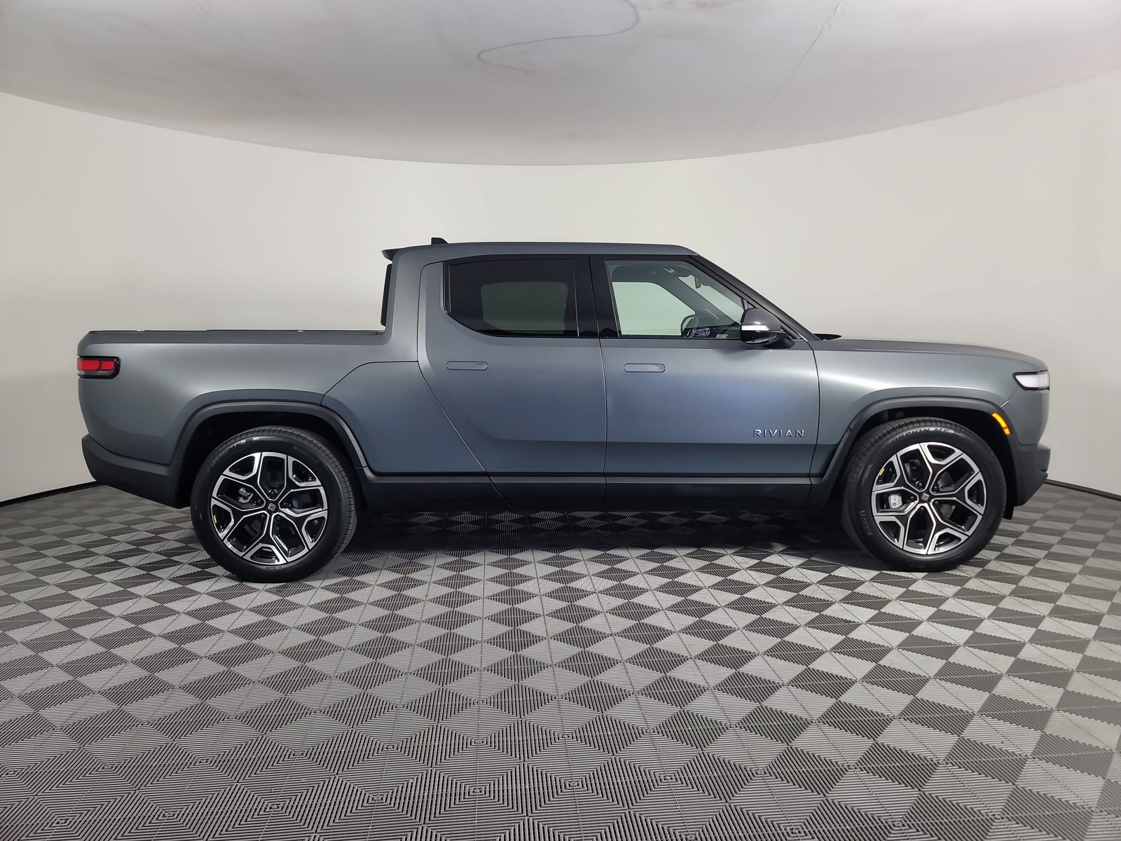 Used 2024 Rivian R1T Adventure Dual AWD/4WD image 6