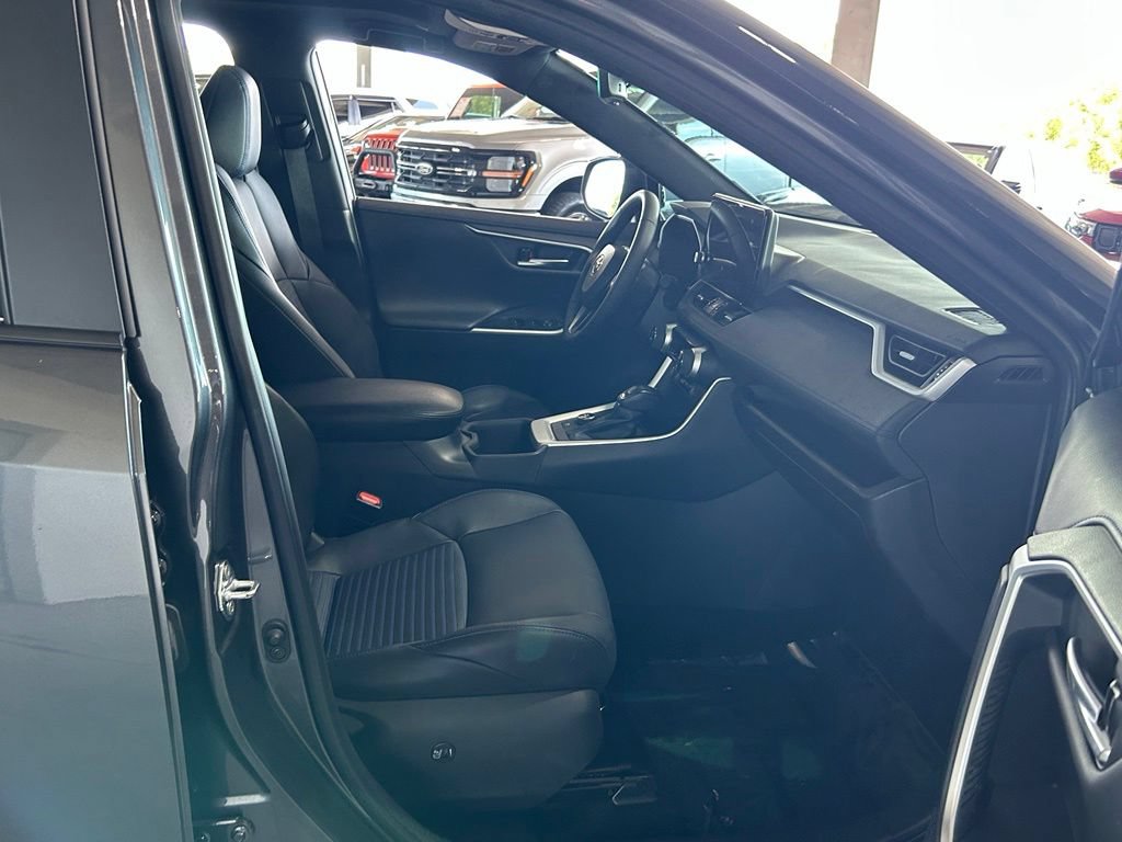 Used 2025 Toyota RAV4 XSE AWD/4WD image 35