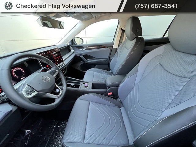 New 2025 Volkswagen Tiguan SE image 2