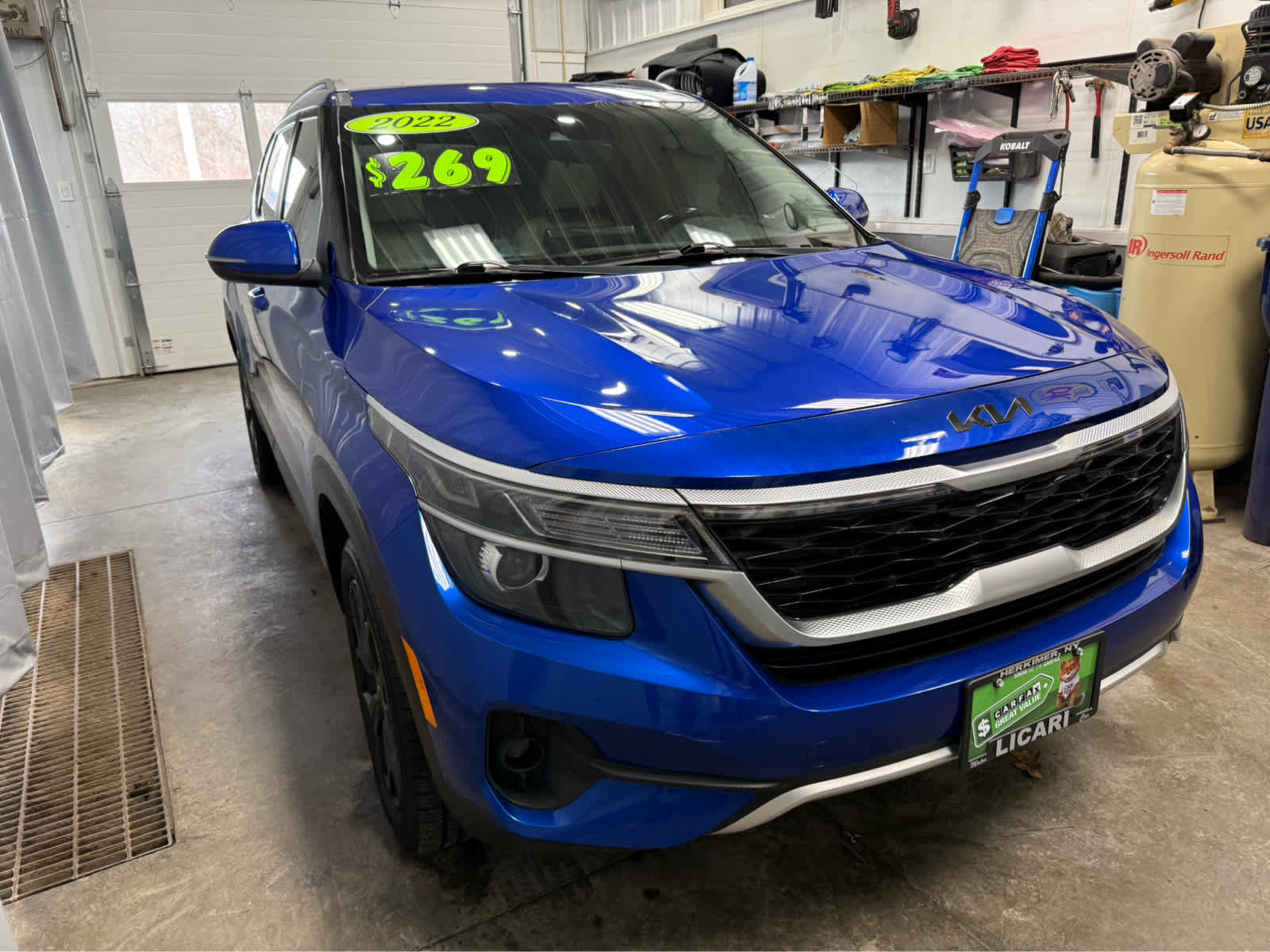 Used 2022 Kia Seltos EX image 3