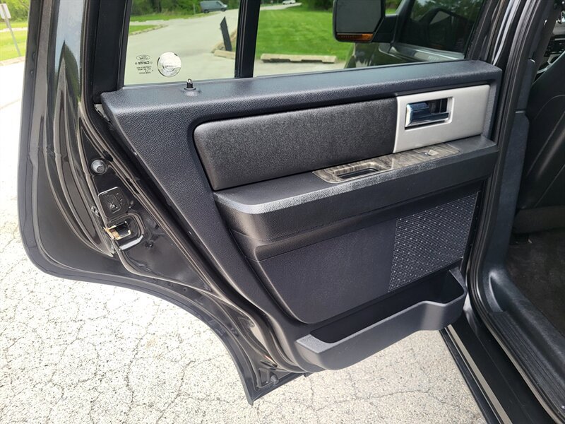Used 2015 Ford Expedition Limited w/ Equipment Group 301A AWD/4WD image 29