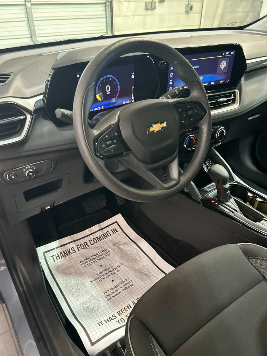 Used 2025 Chevrolet TrailBlazer LT AWD/4WD image 8