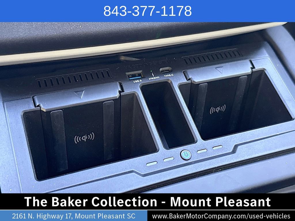 Used 2024 Land Rover Defender 130 X-Dynamic SE AWD/4WD image 17