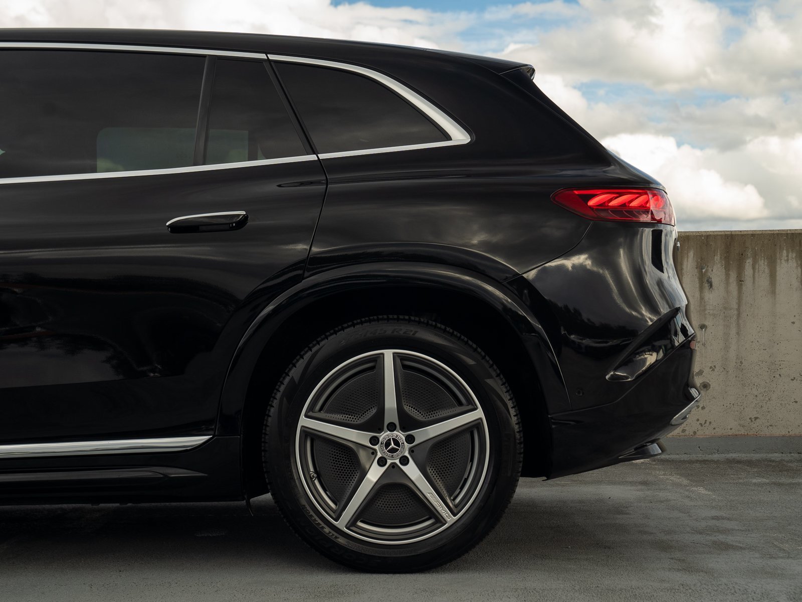 Used 2023 Mercedes-Benz EQS 580 4MATIC SUV image 14