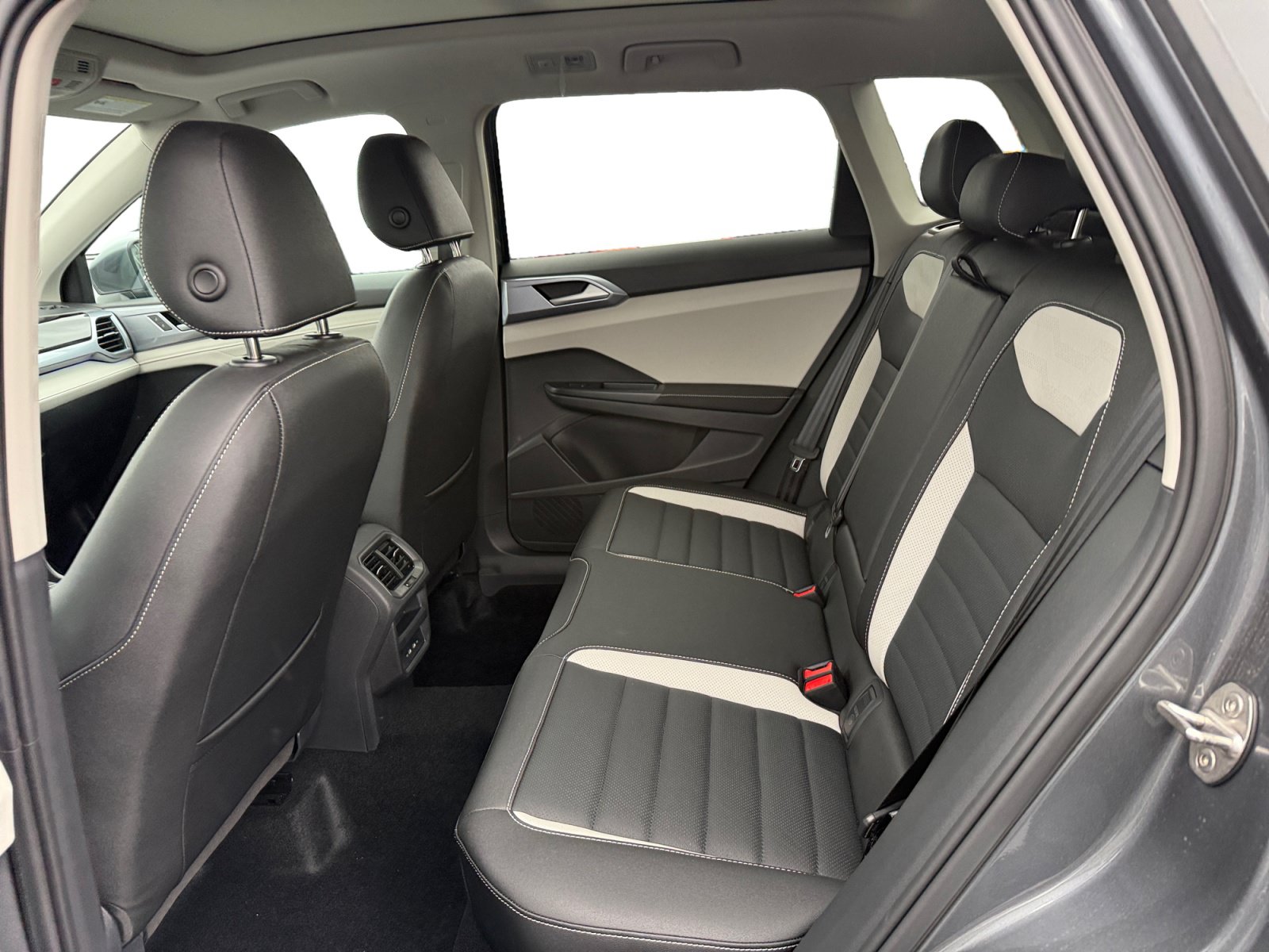 New 2026 Volkswagen Taos SEL AWD/4WD image 16
