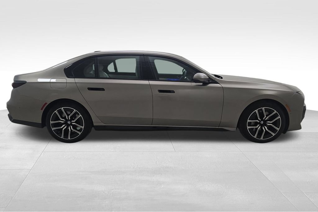 Certified 2023 BMW 760i xDrive w/ Luxury Rear Seating Package AWD/4WD image 10