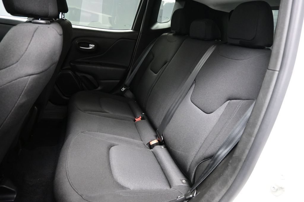 Used 2023 Jeep Renegade Latitude AWD/4WD image 24