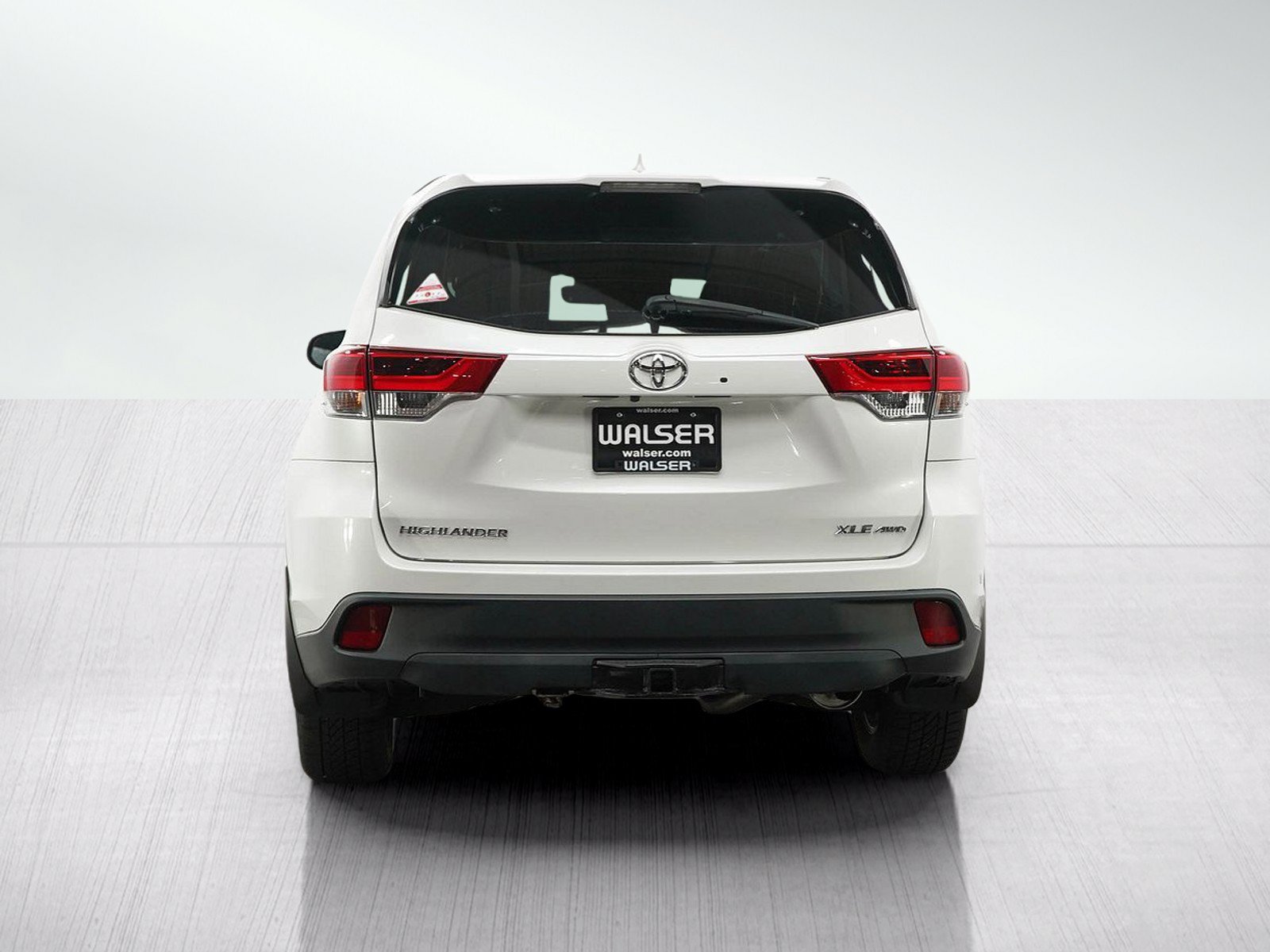 Used 2018 Toyota Highlander XLE AWD/4WD image 4